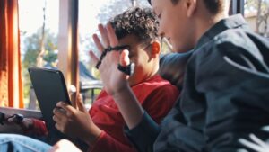 Replika Pro: A Comprehensive Review and Alternatives