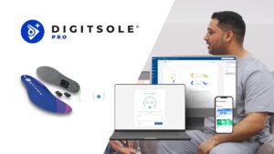 **Alt text:** A Digitsole Pro insole, alongside monitoring devices and a person interacting with a computer system displaying analysis software, showcasing a wearable technology for foot health.